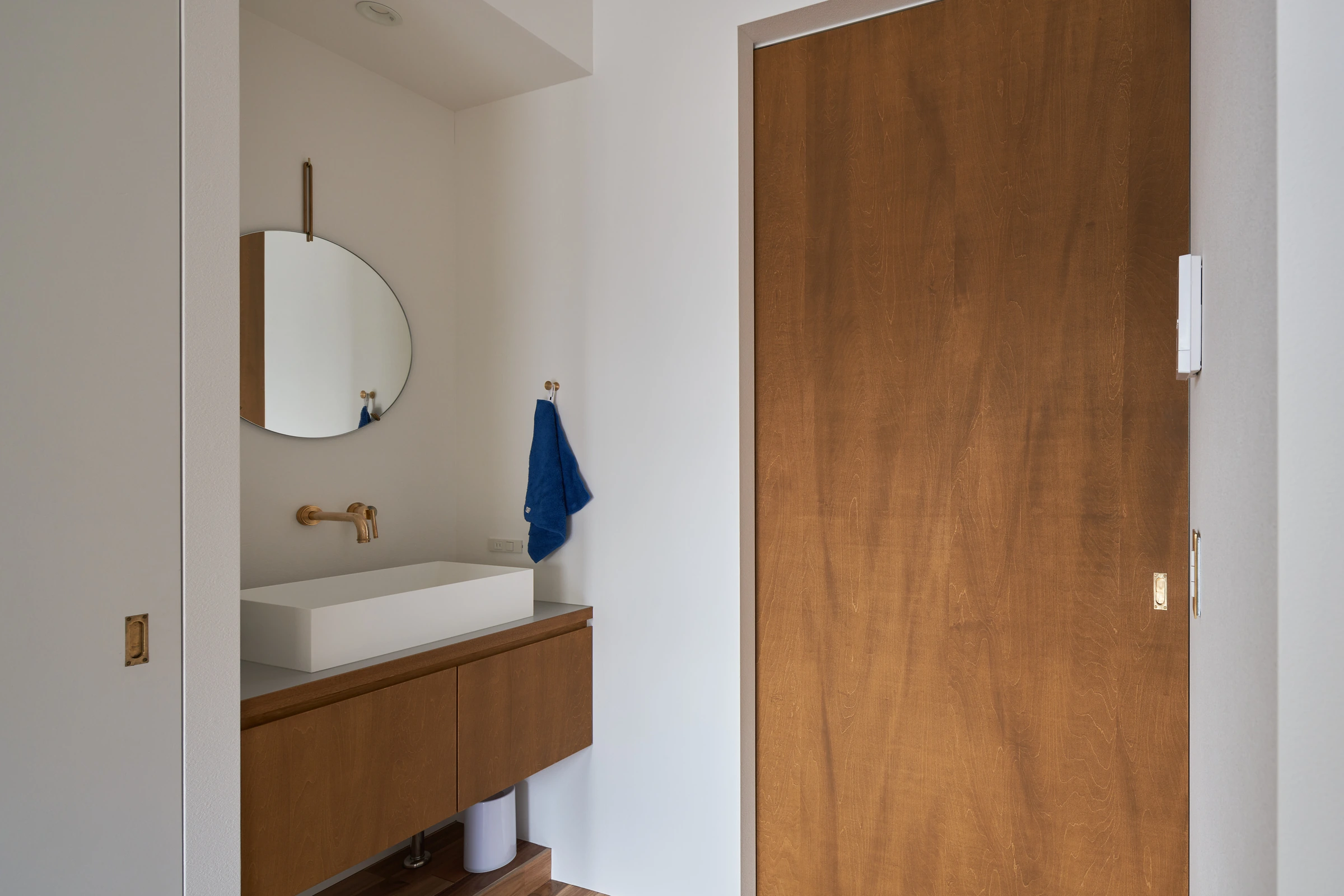 Nishigotanda House with interior 写真 12