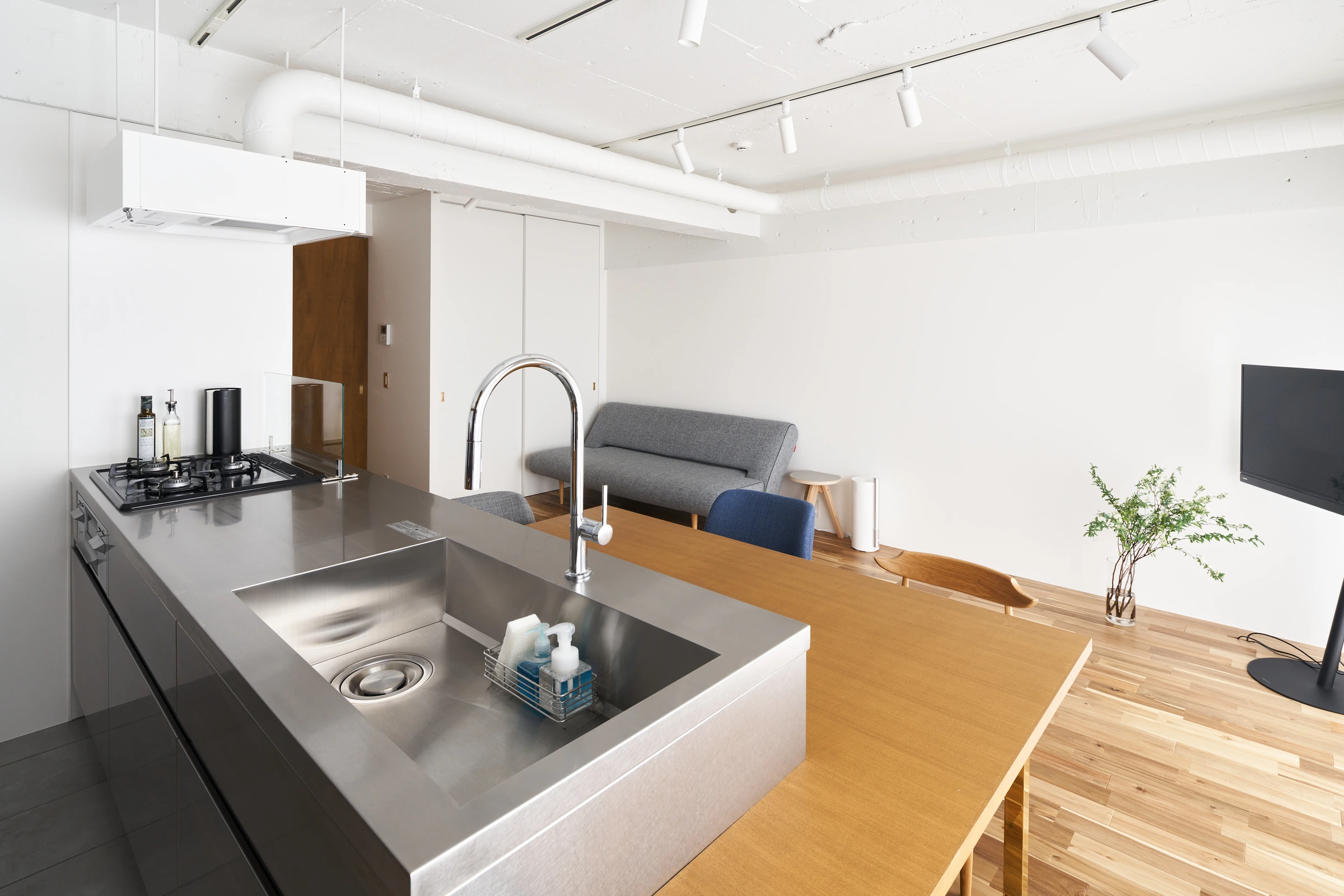 Nishigotanda House with interior 写真 19