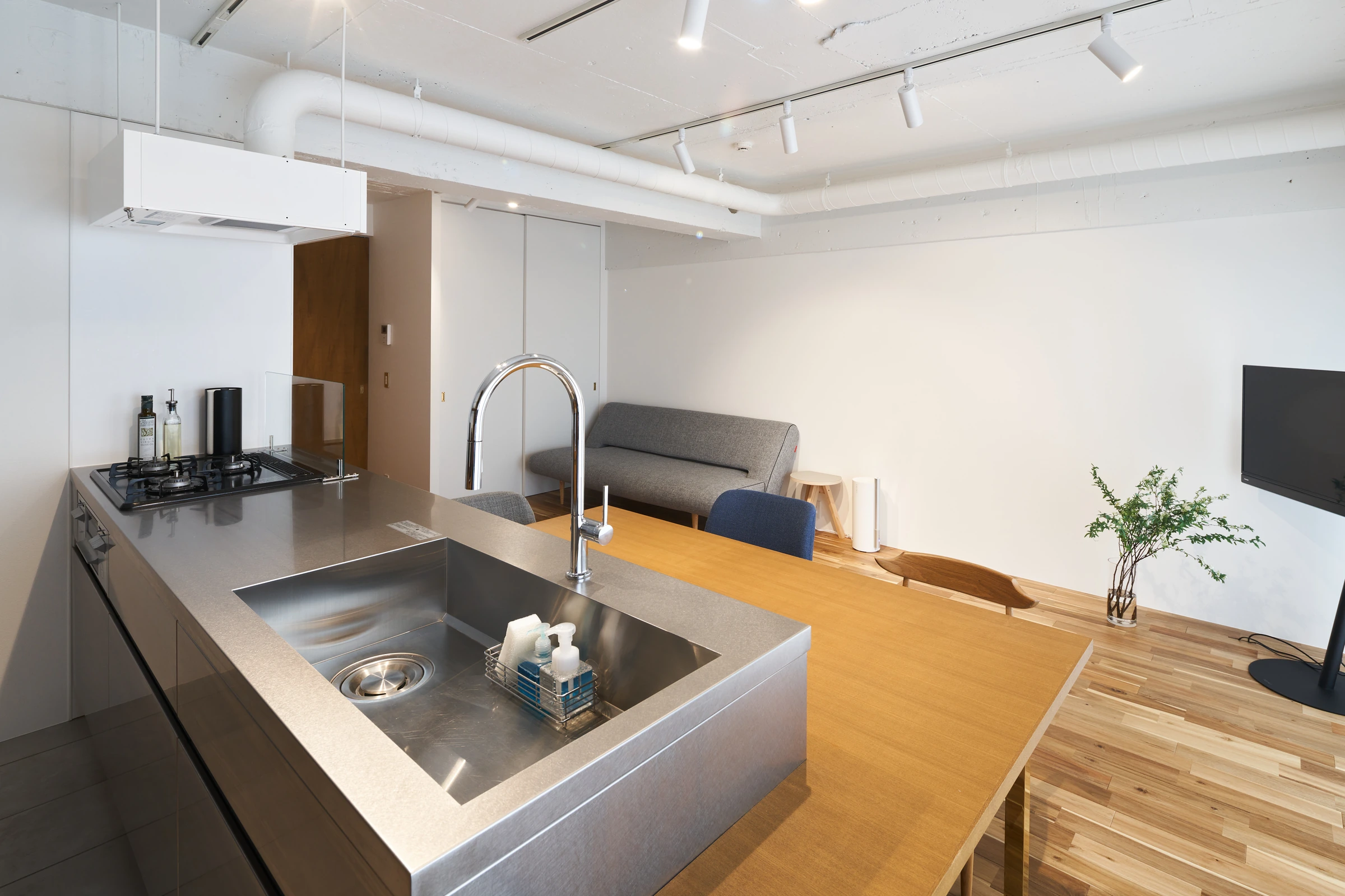 Nishigotanda House with interior 写真 24