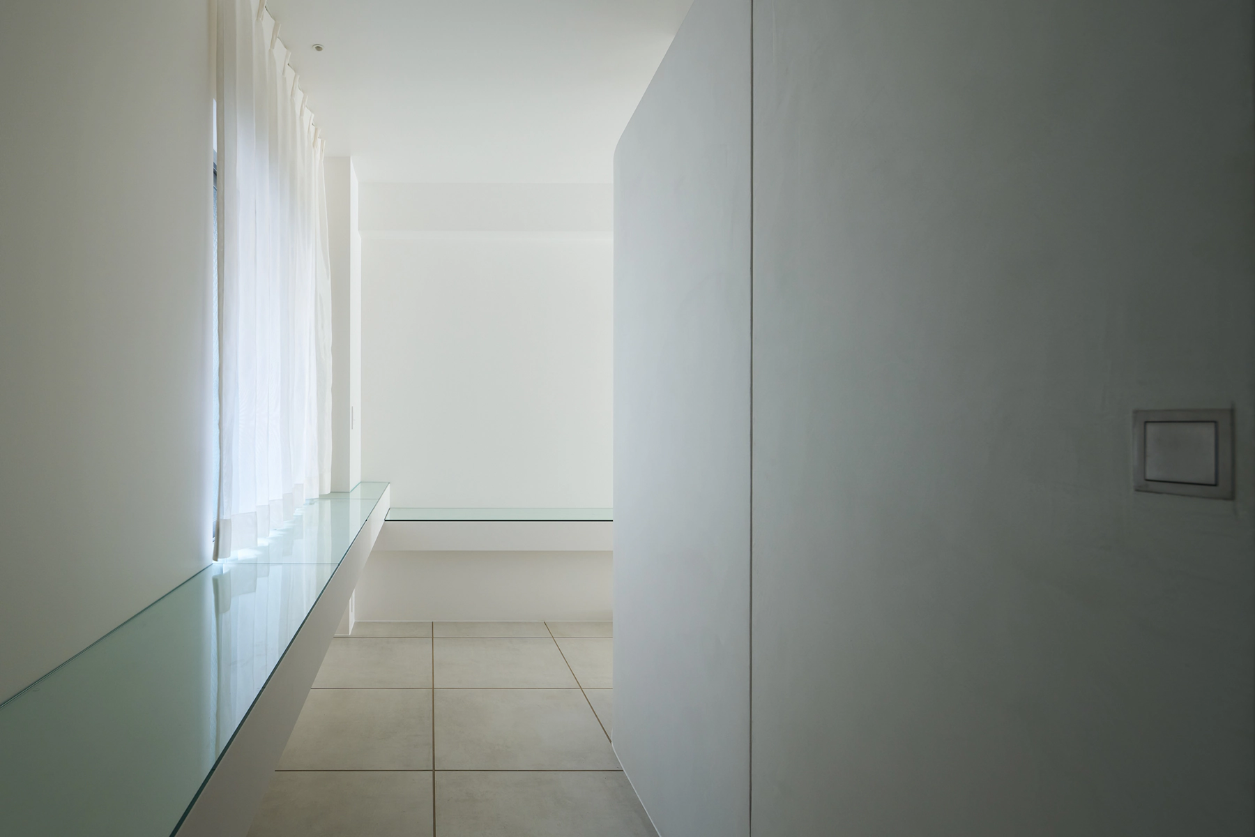 白傾/White Spiral/2001: A Space Odyssey 写真 1