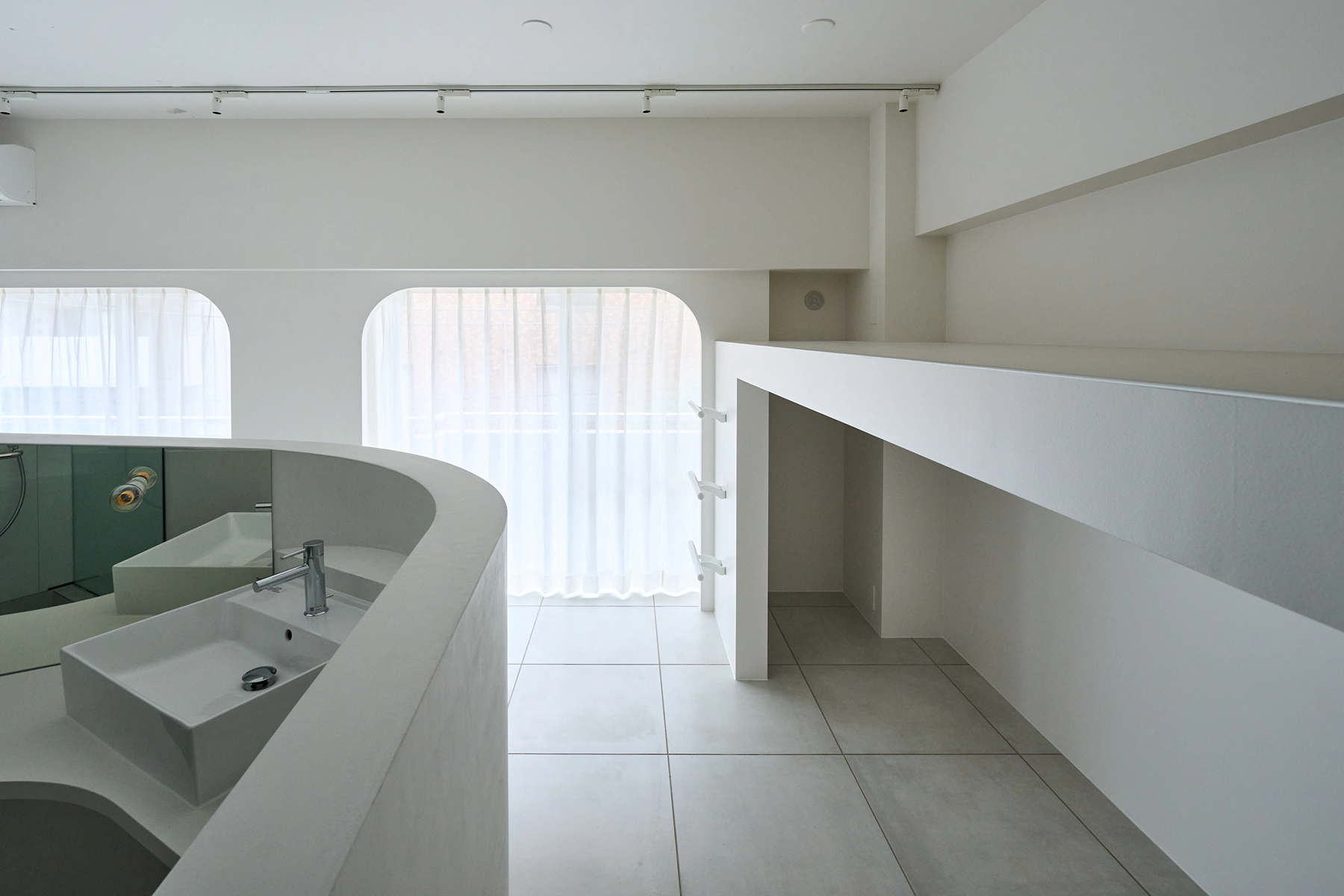 白傾/White Spiral/2001: A Space Odyssey 写真 10