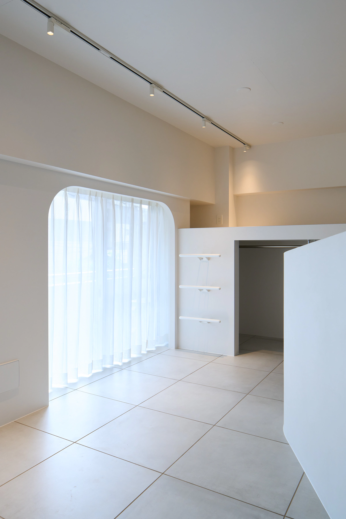白傾/White Spiral/2001: A Space Odyssey 写真 18